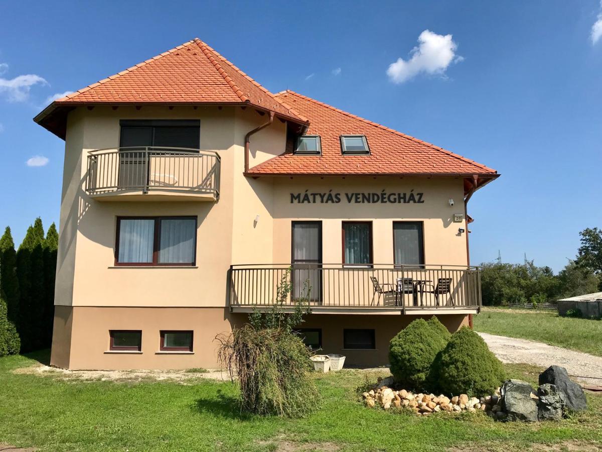 Matyas Vendeghaz 3 Rooms Apartment Kópháza Exterior foto