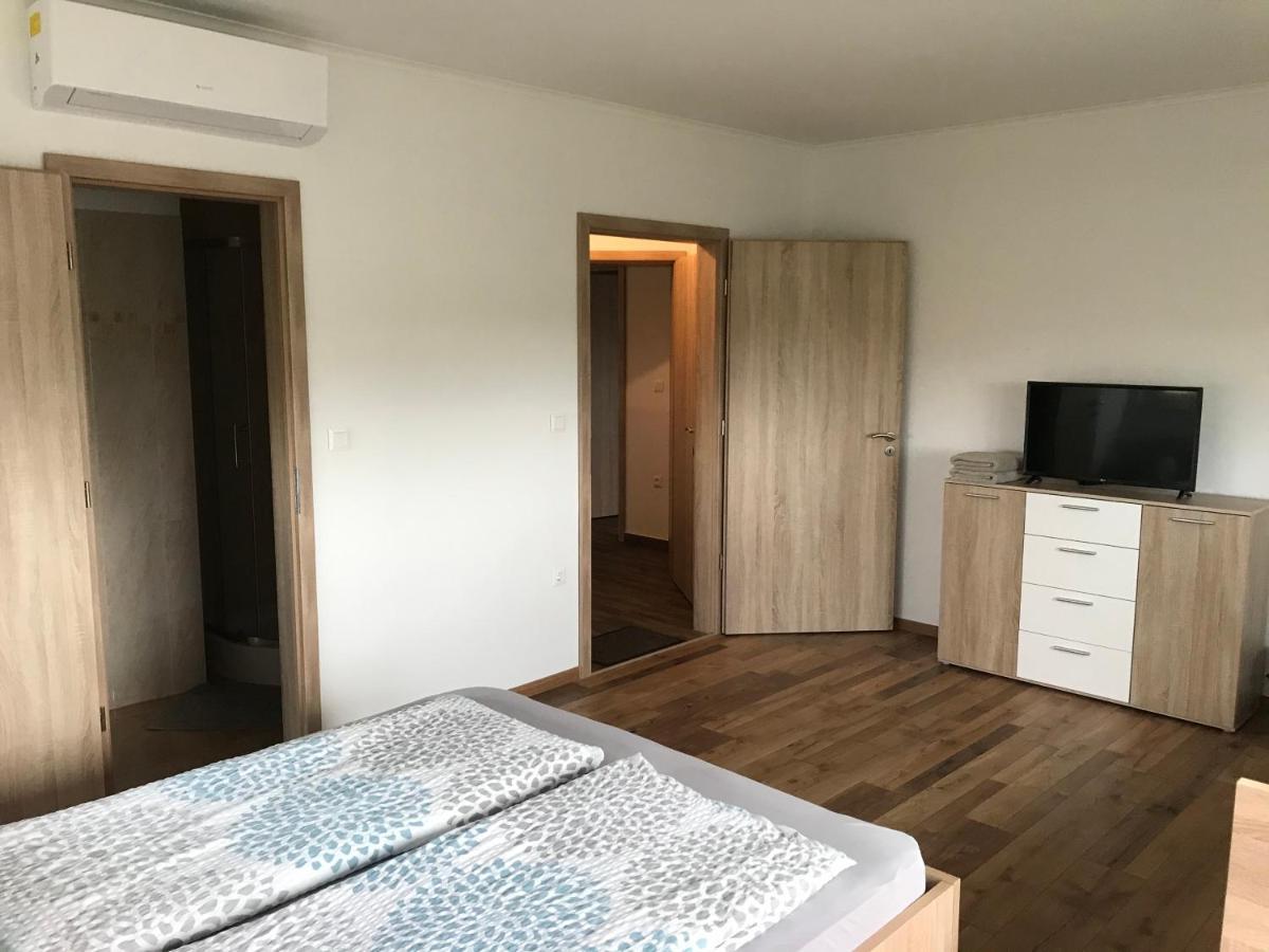 Matyas Vendeghaz 3 Rooms Apartment Kópháza Exterior foto
