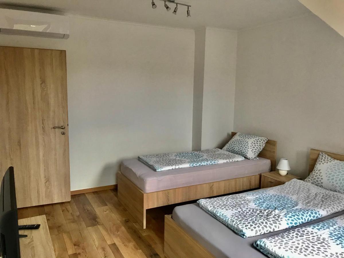 Matyas Vendeghaz 3 Rooms Apartment Kópháza Exterior foto