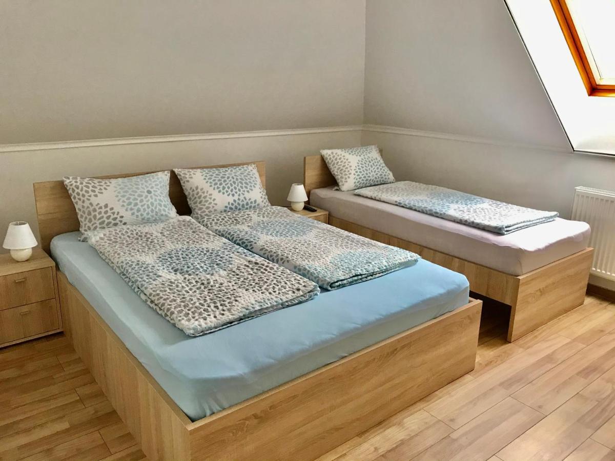 Matyas Vendeghaz 3 Rooms Apartment Kópháza Exterior foto